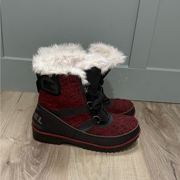 Sorel Shoes - Sorel Tivoli II waterproof‎ black and red winter snow boots women's size 9